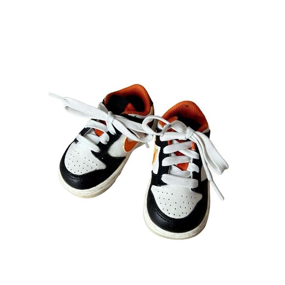 Nike Kids Shoes - Black and Orange - Picture 4 of 11
